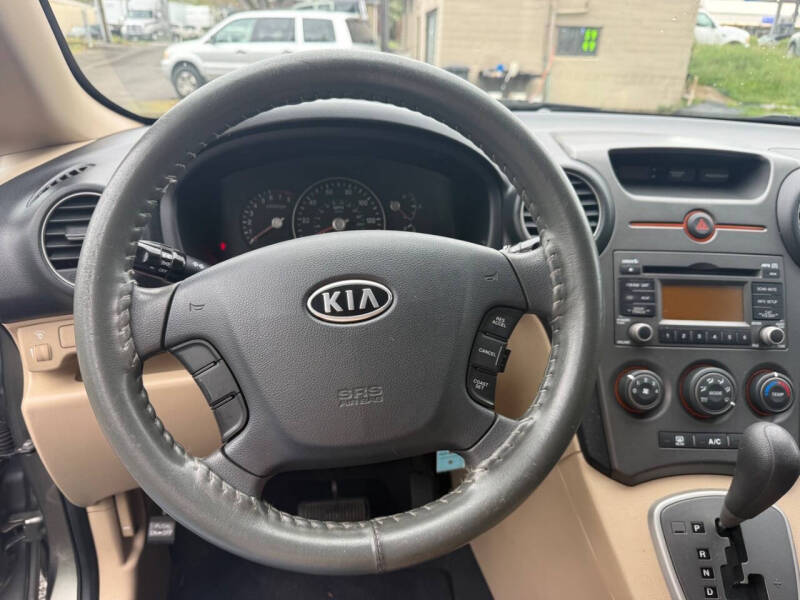 2009 Kia Rondo LX