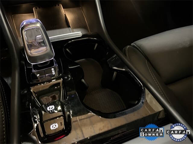 2025 Volvo XC40 B5 Plus Bright Theme