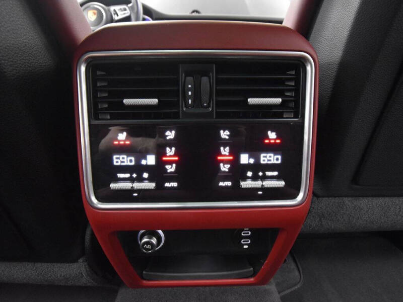 2022 Porsche Cayenne Turbo S E-Hybrid