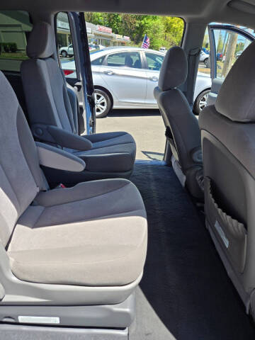 2012 Kia Sedona LX