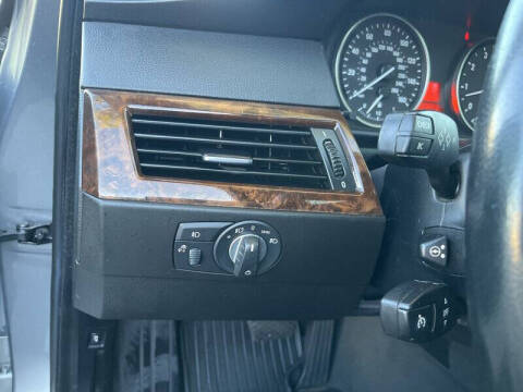 2010 BMW 5 Series 528i