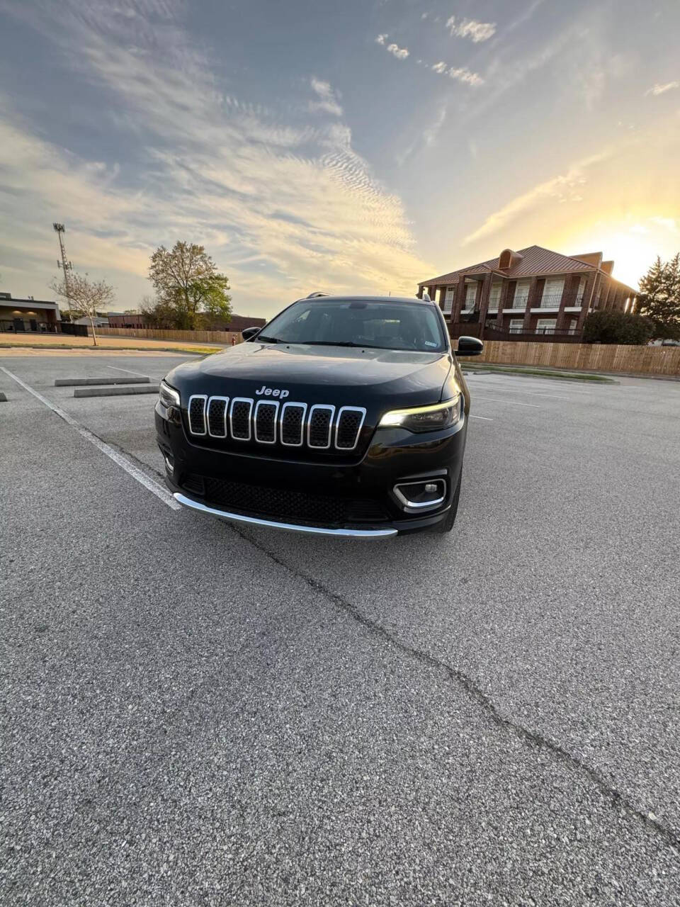 2020 Jeep Cherokee for sale at MOTOR VILLAGE LLC in Houston, TX