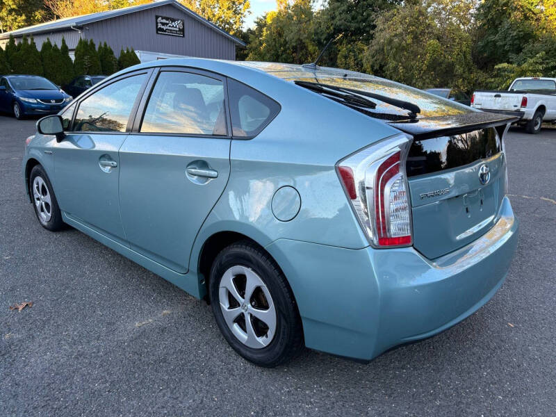 2014 Toyota Prius Three photo 3