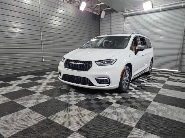 2025 Chrysler Pacifica Plug-In Hybrid Pinnacle