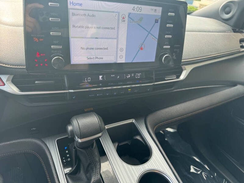 2023 Toyota Sienna Woodland Edition