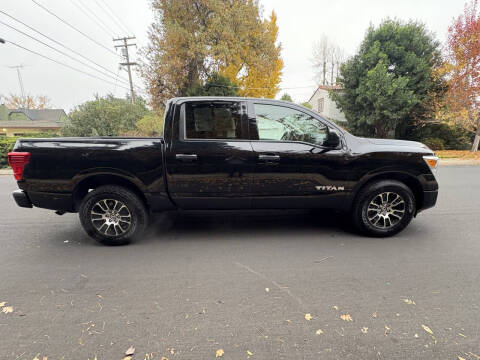 2022 Nissan Titan SV