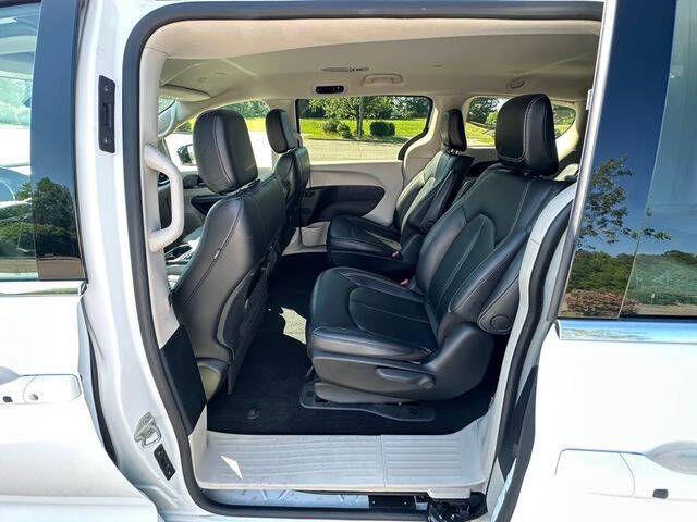 2024 Chrysler Pacifica Plug-In Hybrid Select
