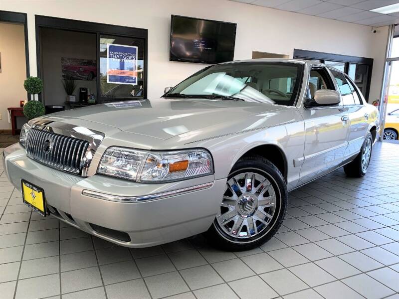 2006 Mercury Grand Marquis for sale at SAINT CHARLES MOTORCARS in Saint Charles IL
