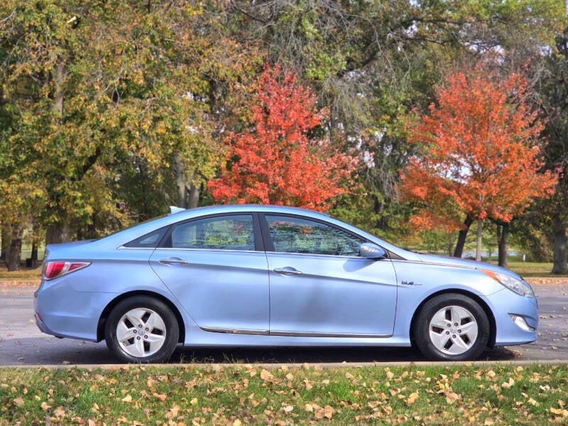 2012 Hyundai Sonata Hybrid Base photo 3