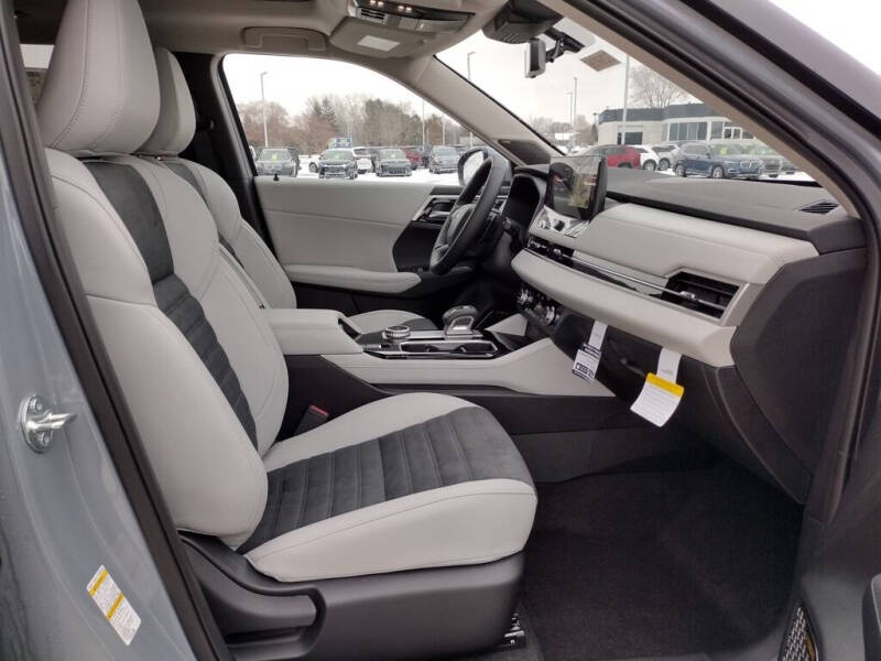 2026 Mitsubishi Outlander SE