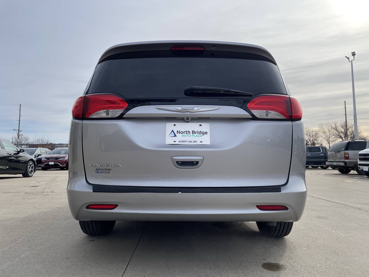 2017 Chrysler Pacifica LX photo 24