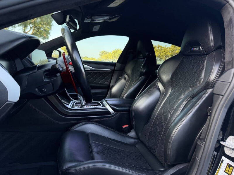 2021 BMW M8