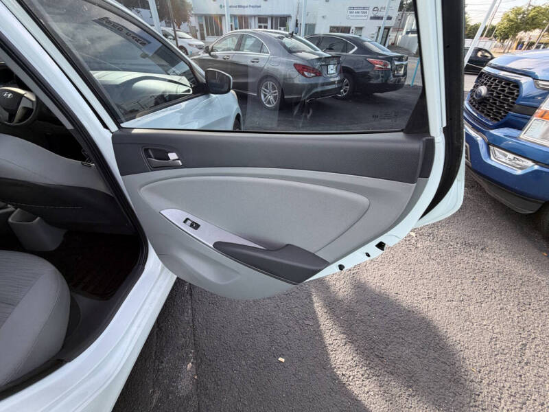 2017 Hyundai Accent SE