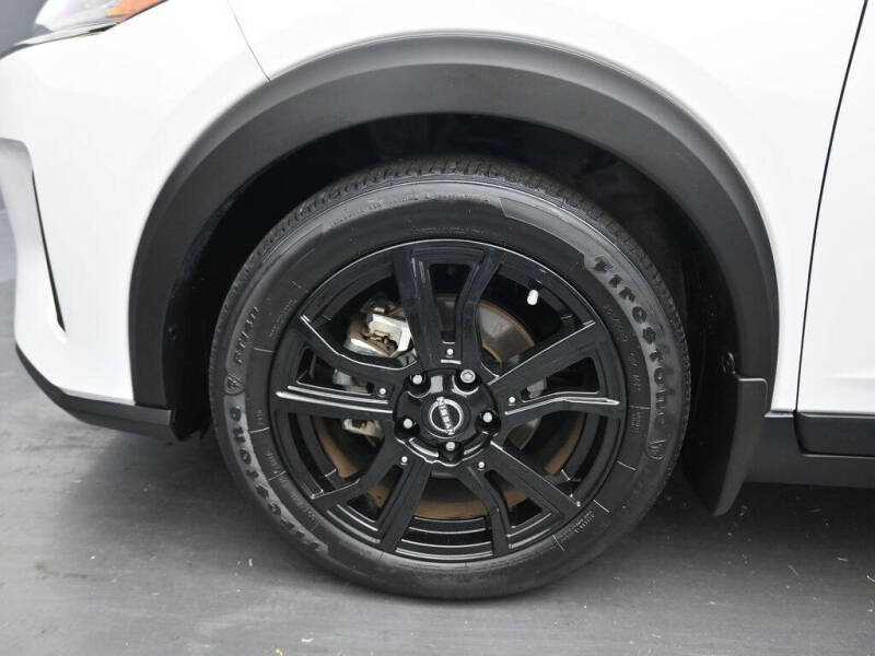 2022 Nissan Kicks SR