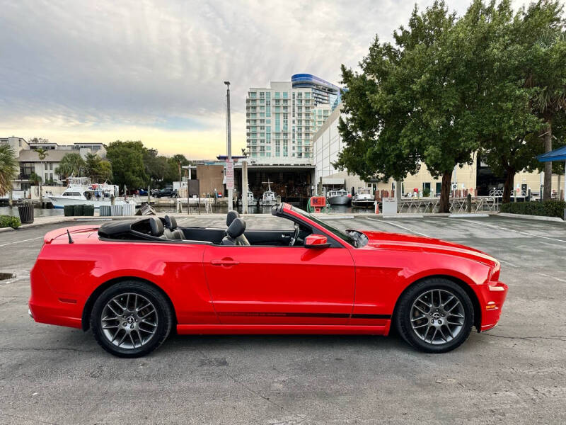 2013 Ford Mustang V6 Premium photo 17