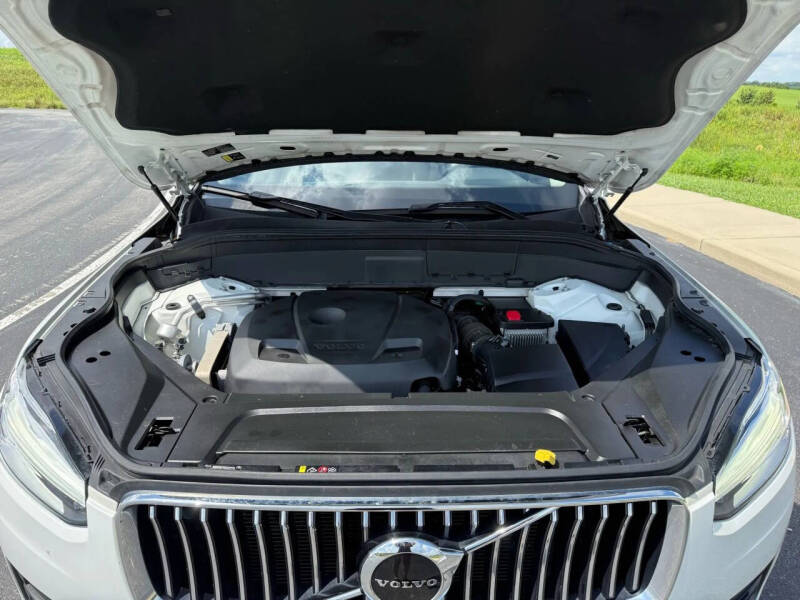 2020 Volvo XC90 T6 Momentum 6-Passenger