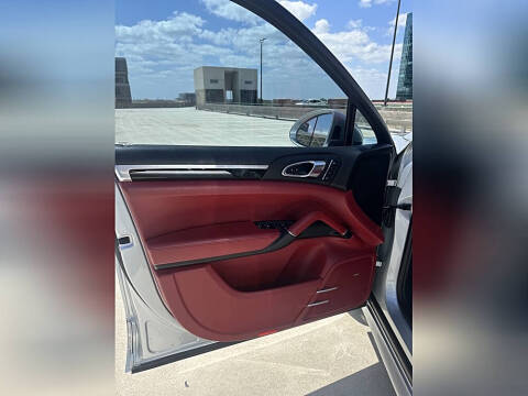 2016 Porsche Cayenne GTS