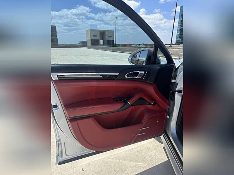 2016 Porsche Cayenne GTS