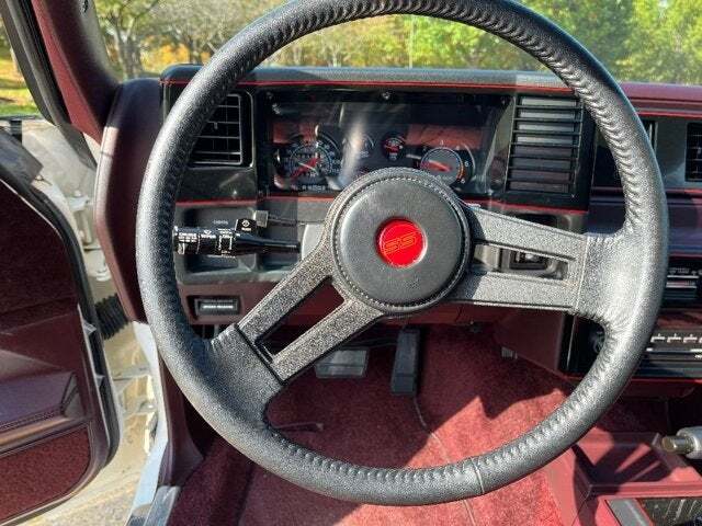 1988 Chevrolet Monte Carlo 25