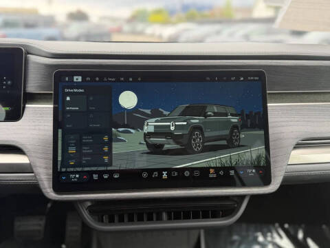 2025 Rivian R1S