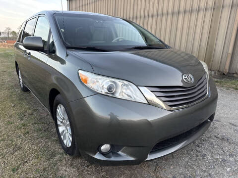 2013 Toyota Sienna XLE 8-Passenger