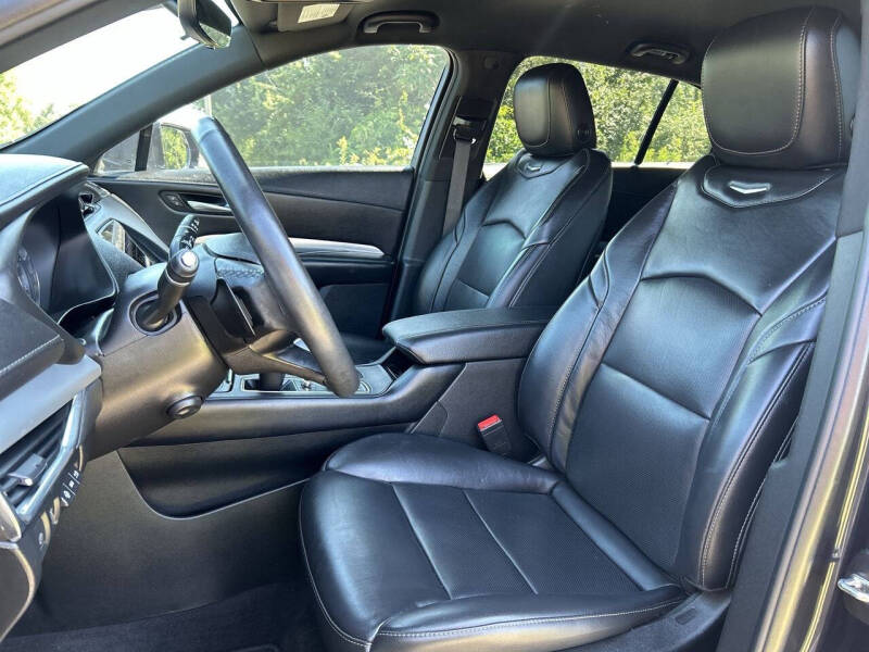 2022 Cadillac XT4 Premium Luxury