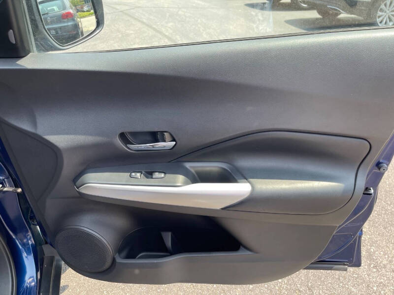 2019 Nissan Kicks SR