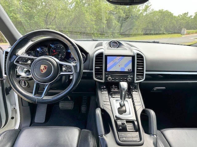 2017 Porsche Cayenne Platinum Edition photo 17