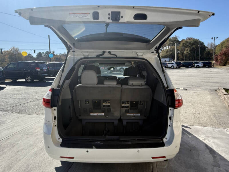 2018 Toyota Sienna XLE 8-Passenger