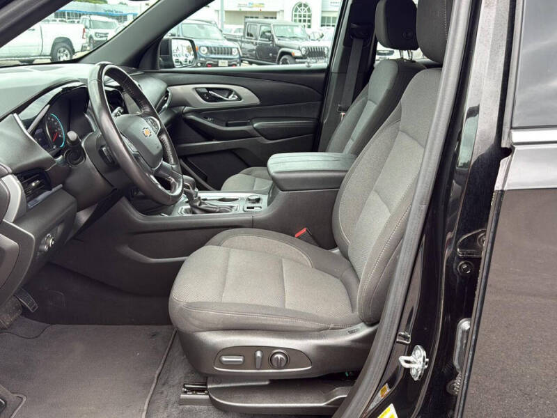 2022 Chevrolet Traverse LT Cloth