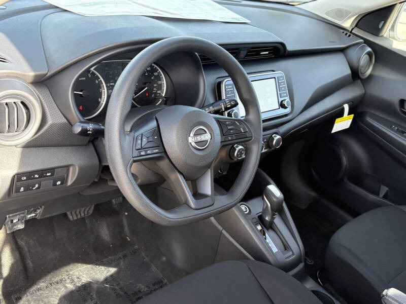 2025 Nissan Kicks Play S