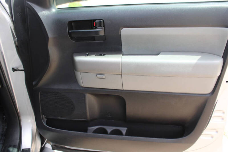 2017 Toyota Sequoia SR5