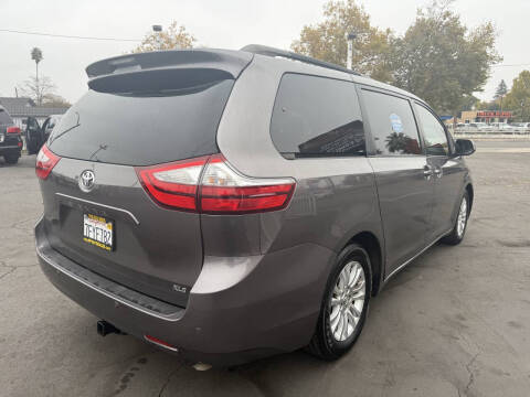 2015 Toyota Sienna XLE Premium 8-Passenger