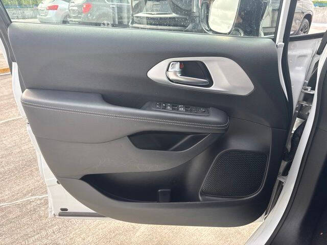 2024 Chrysler Pacifica Touring