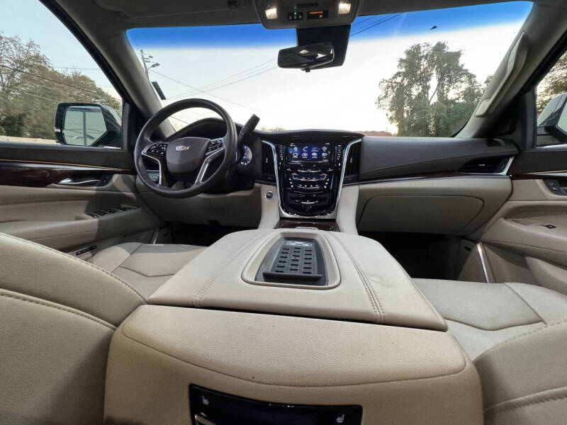 2017 Cadillac Escalade Luxury