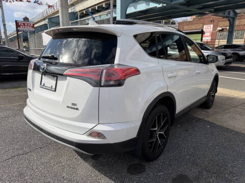 2017 Toyota RAV4 Hybrid SE