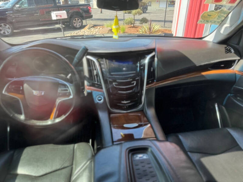2017 Cadillac Escalade Luxury