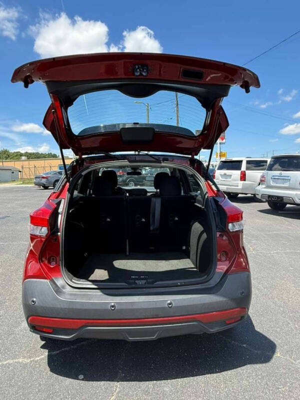 2020 Nissan Kicks SR