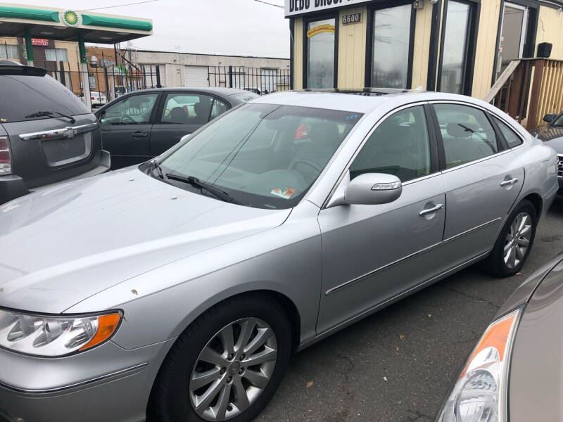 2010 Hyundai Azera for sale at Debo Bros Auto Sales in Philadelphia PA