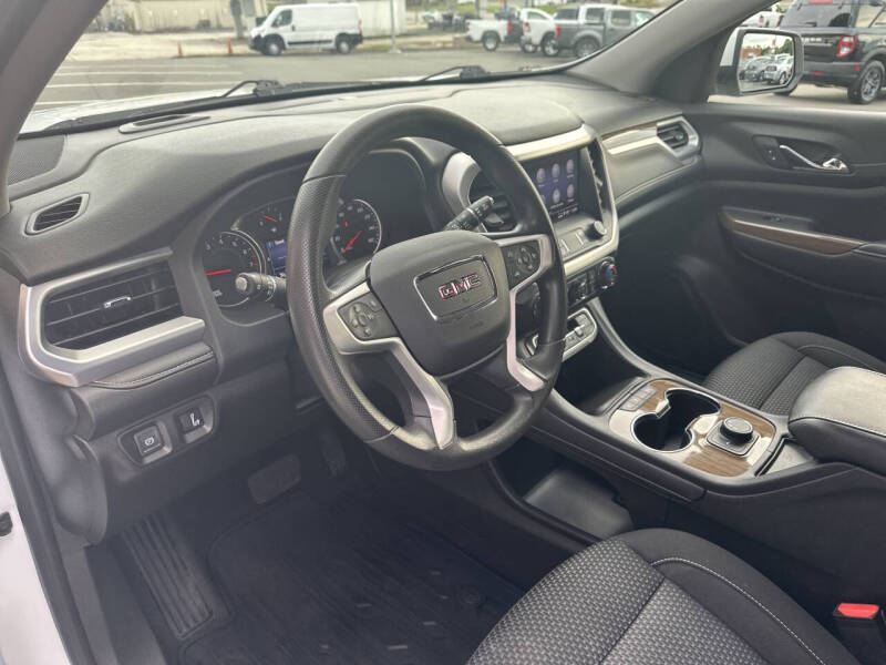 2022 GMC Acadia SLE