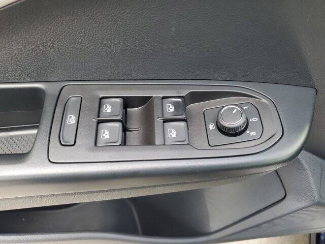 2025 Volkswagen Taos SE