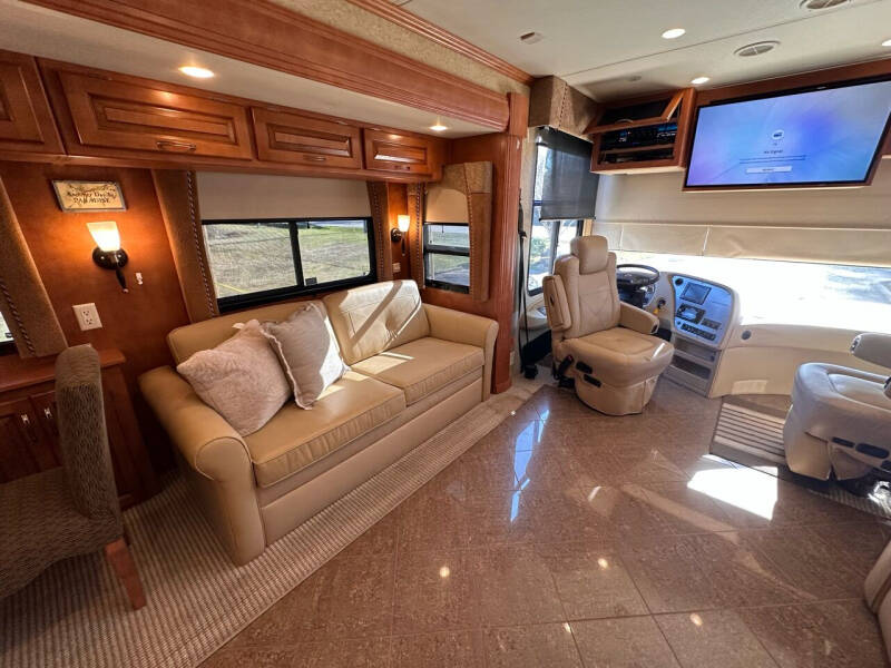 2011 Newmar Ventana 43’  1.5 Bath Pre-Def Diesel KingBed