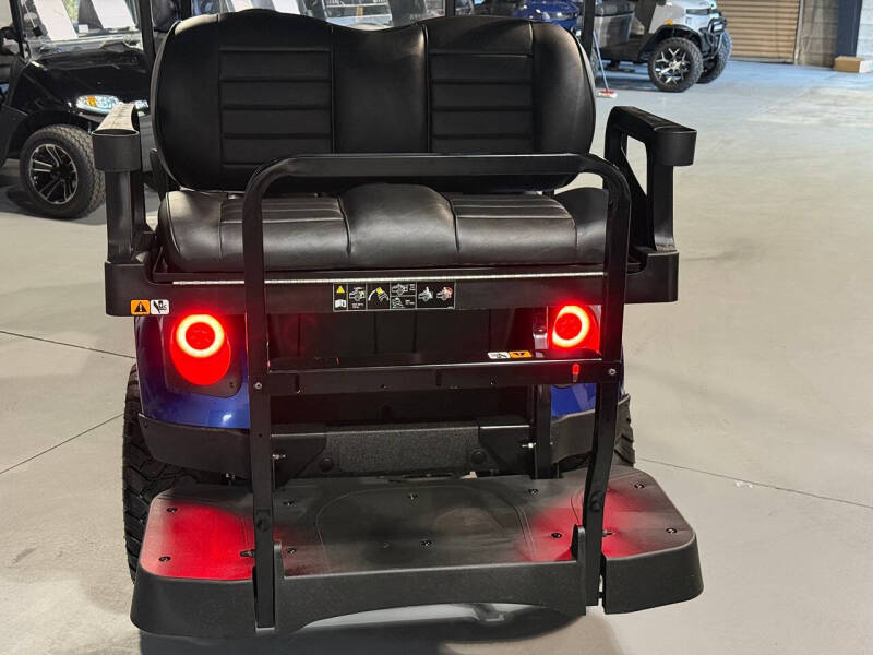 2025 E-Z-GO Express L6