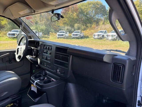 2025 GMC Savana 2500
