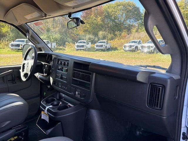 2025 GMC Savana 2500