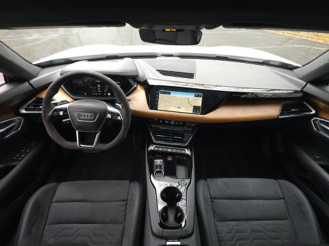 2022 Audi e-tron GT quattro Premium Plus