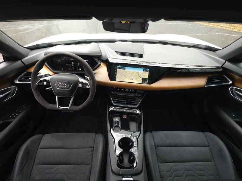 2022 Audi e-tron GT quattro Premium Plus