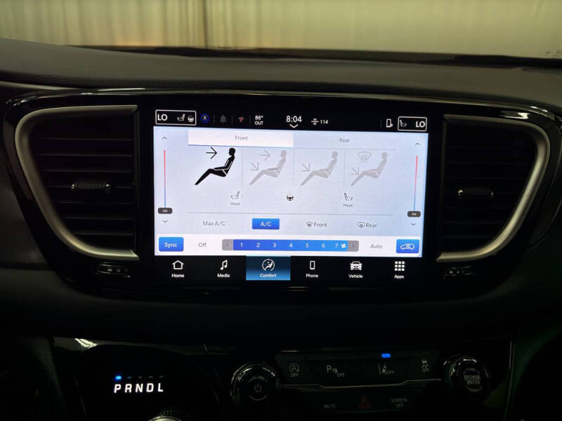 2026 Chrysler Voyager LX