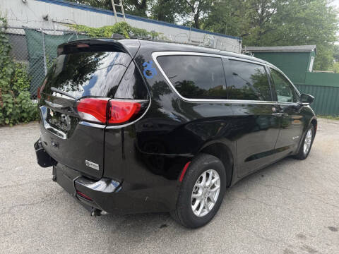 2023 Chrysler Voyager LX