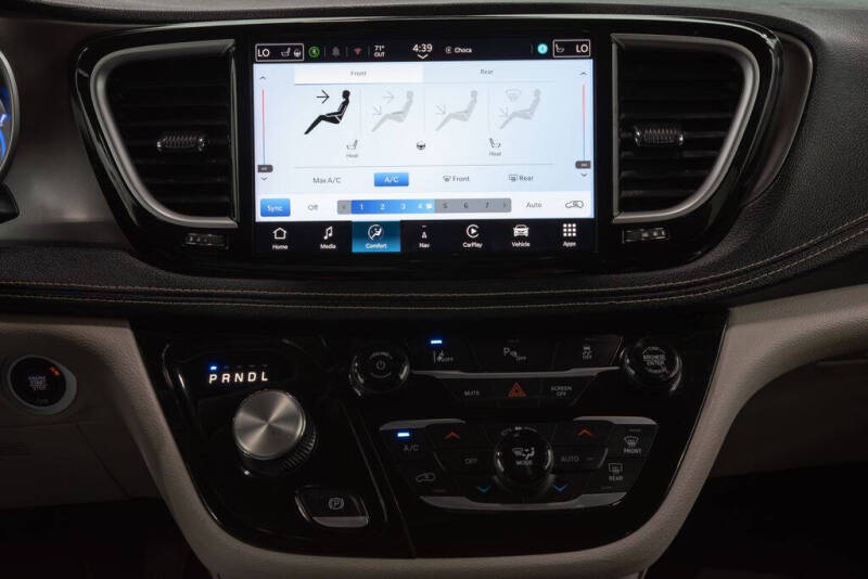 2024 Chrysler Pacifica Plug-In Hybrid Select